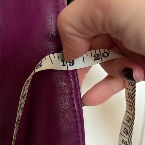 Real leather vintage pants waist 27 inches and butt area 38 inches - Picture 7 of 8